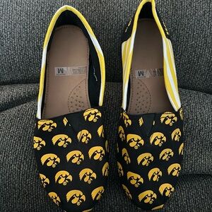 Iowa Hawkeye Women's Canvas Stripe Shoes FOCO Size‎ M Women's 7-8 NWT